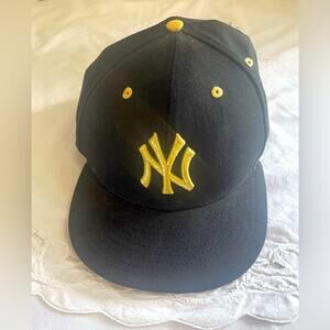 NY Yankees Ball Cap.  EUC!  New York Yankees Black Baseball Hat.